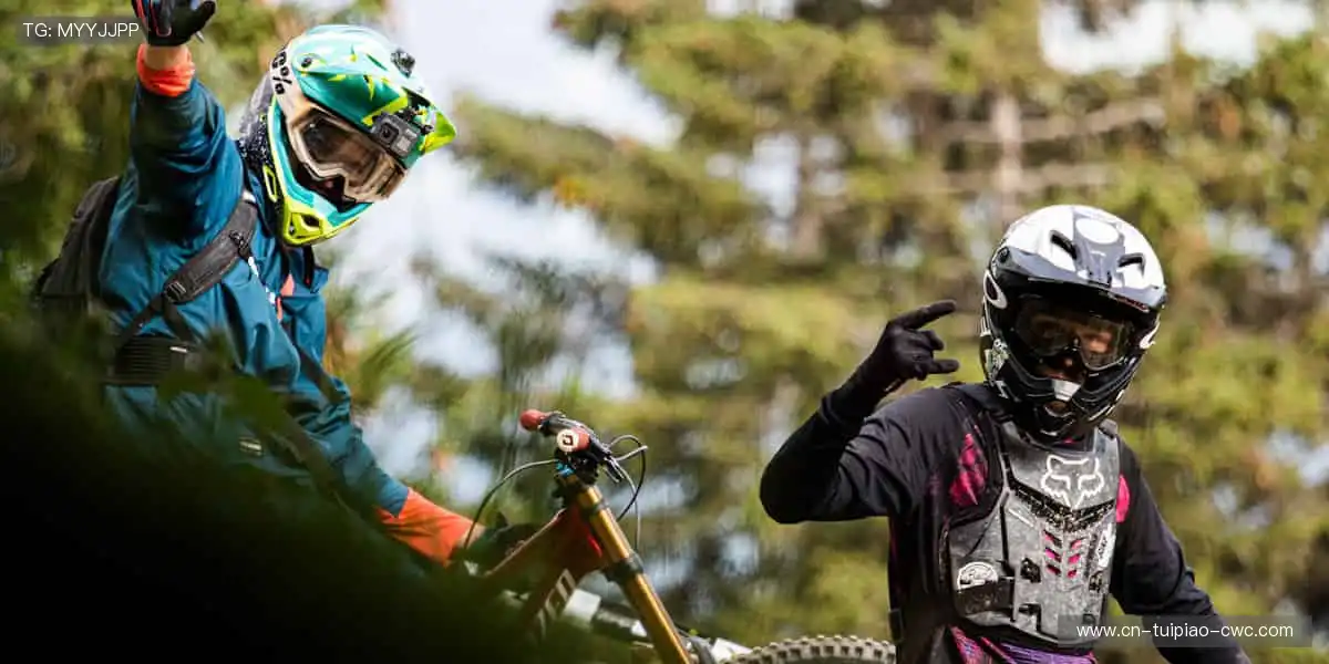 💻【直播平台】实时弹幕互动，你不是一个人在观赛！